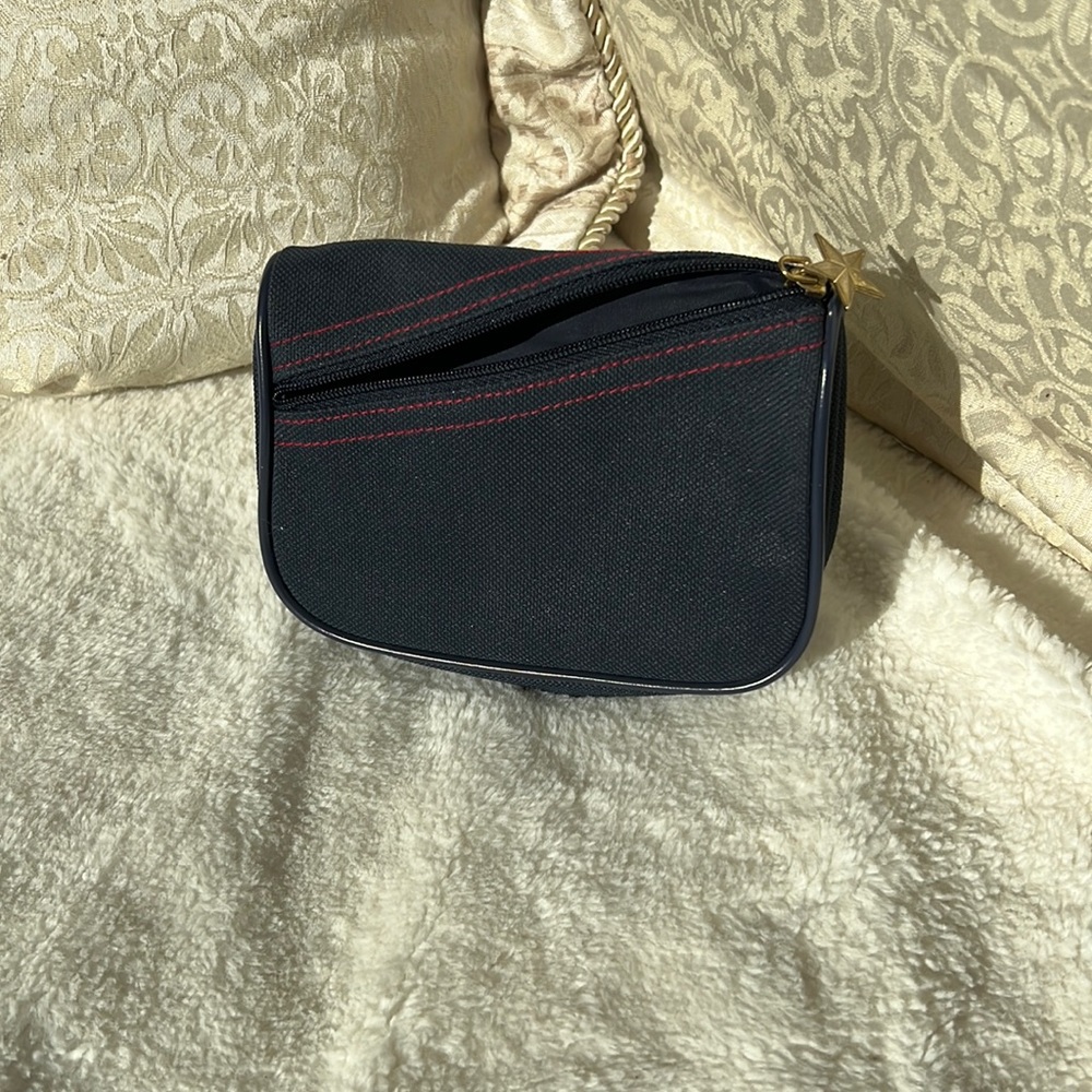 Mens Essentials Travel Bag - Picture 2 of 3